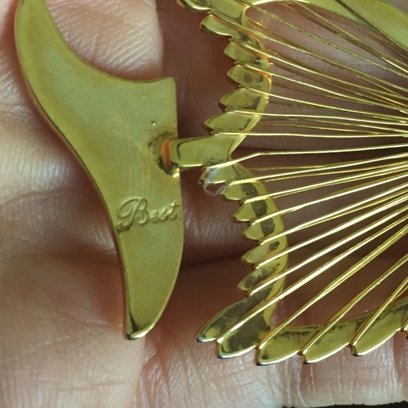 Vintage BEST Fish Pendant - Picture 6 of 9